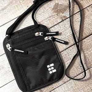 Zero Grid Tavel neck wallet